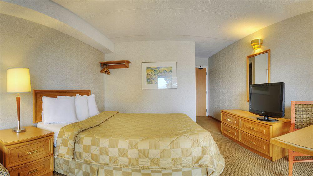 Quality Inn Лимингтон Экстерьер фото